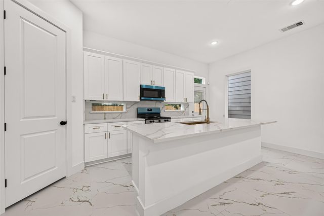 7719 Bowen Street, Houston, TX 77051