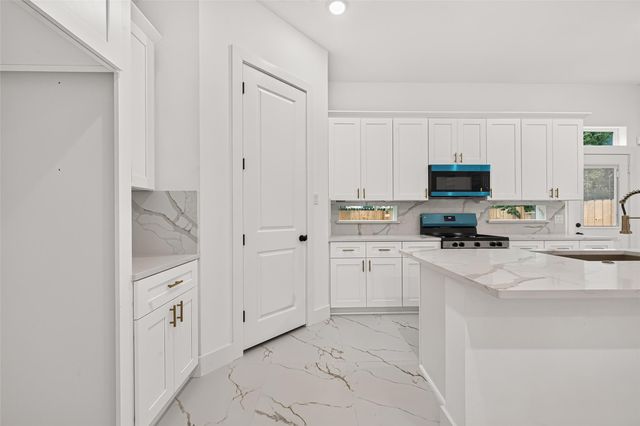 7719 Bowen Street, Houston, TX 77051
