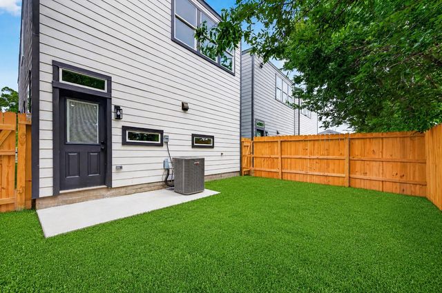 7719 Bowen Street, Houston, TX 77051