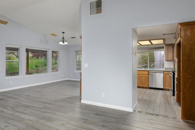 41508 Roaring River Court, Coarsegold, CA 93614