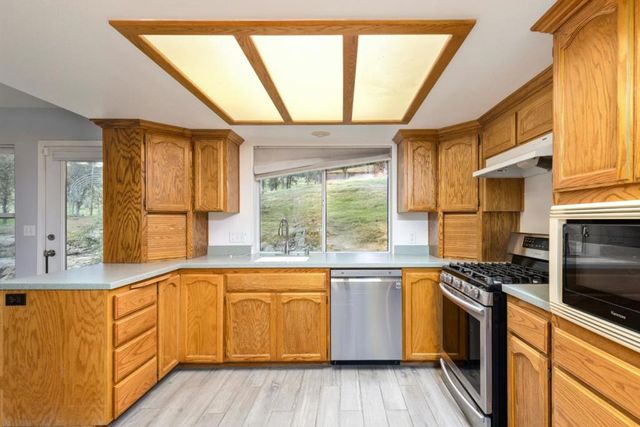 41508 Roaring River Court, Coarsegold, CA 93614