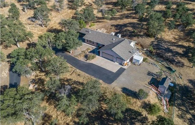 41508 Roaring River Court, Coarsegold, CA 93614