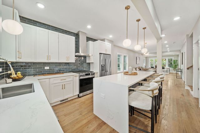 4842 W Warwick Avenue, Chicago, IL 60641