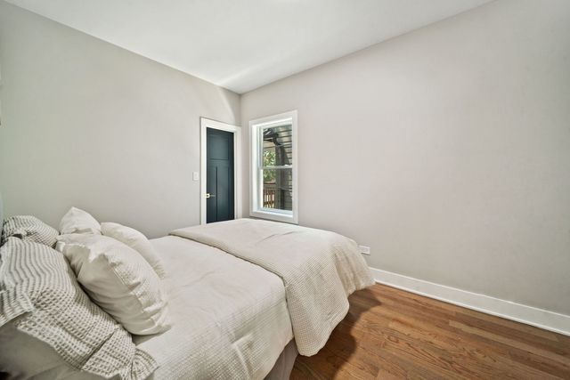 4842 W Warwick Avenue, Chicago, IL 60641