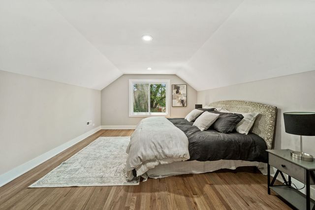 4842 W Warwick Avenue, Chicago, IL 60641