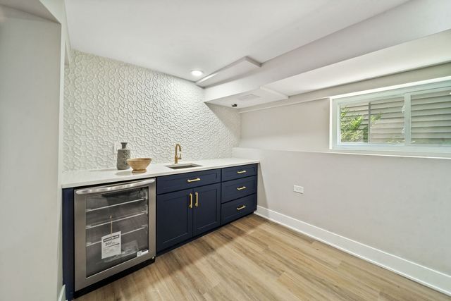 4842 W Warwick Avenue, Chicago, IL 60641