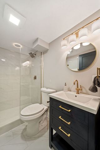 4842 W Warwick Avenue, Chicago, IL 60641