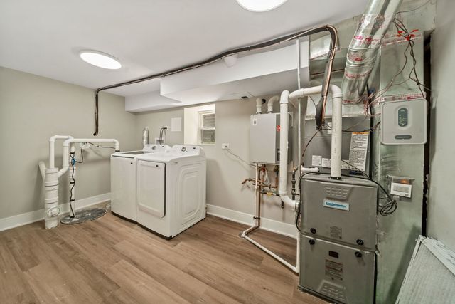 4842 W Warwick Avenue, Chicago, IL 60641