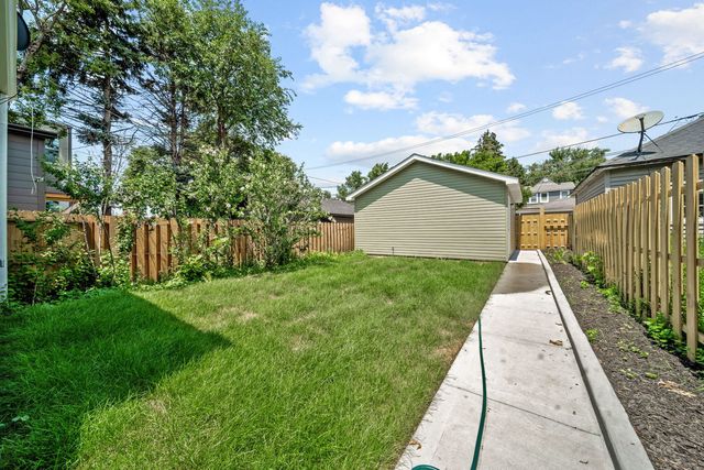 4842 W Warwick Avenue, Chicago, IL 60641