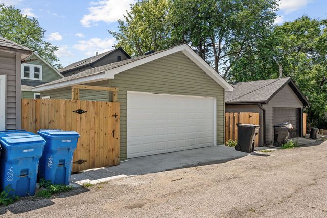 4842 W Warwick Avenue, Chicago, IL 60641
