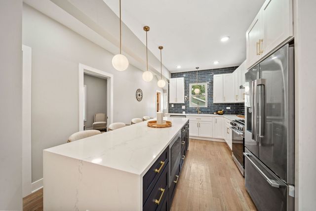4842 W Warwick Avenue, Chicago, IL 60641