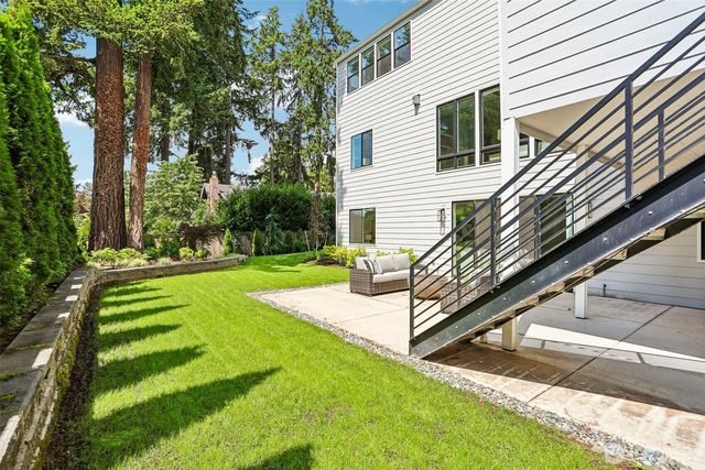 3072 106th Avenue SE, Bellevue, WA 98004
