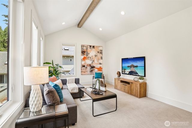 3072 106th Avenue SE, Bellevue, WA 98004