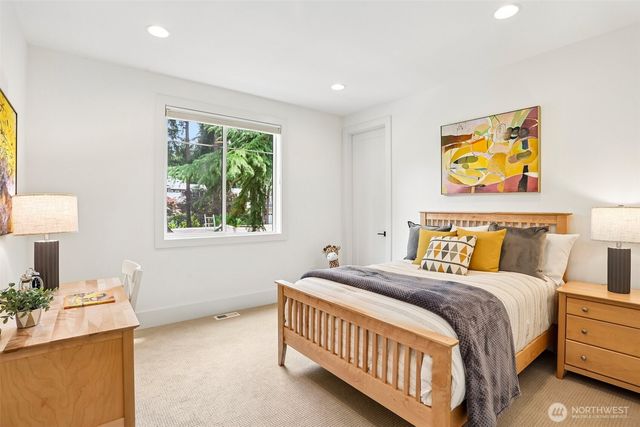 3072 106th Avenue SE, Bellevue, WA 98004