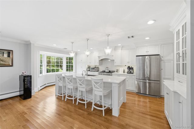 8 Brandywine Drive, Setauket, NY 11733