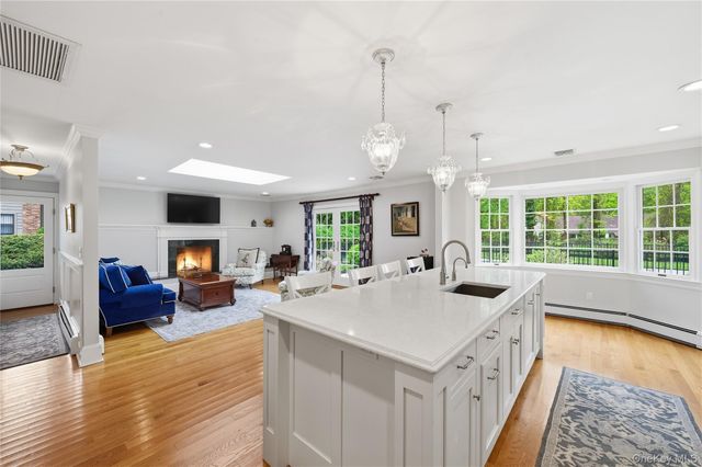 8 Brandywine Drive, Setauket, NY 11733