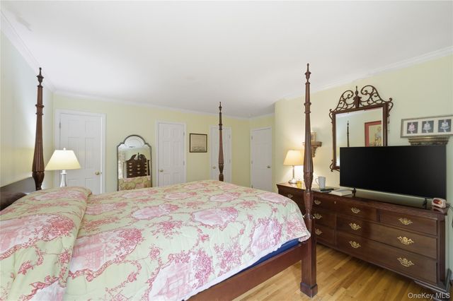 8 Brandywine Drive, Setauket, NY 11733