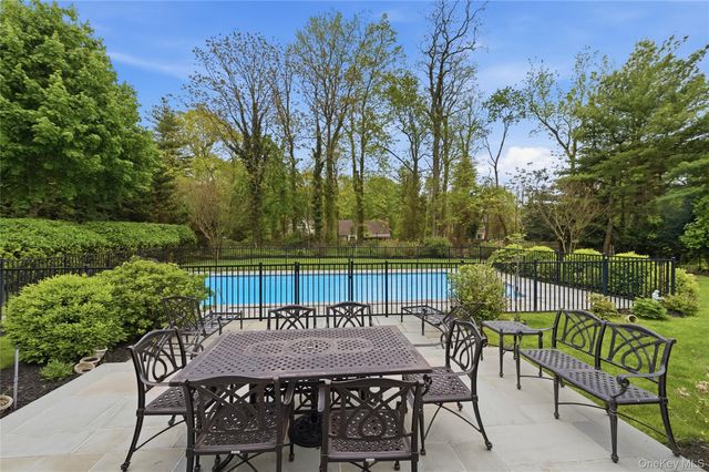 8 Brandywine Drive, Setauket, NY 11733