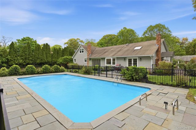 8 Brandywine Drive, Setauket, NY 11733