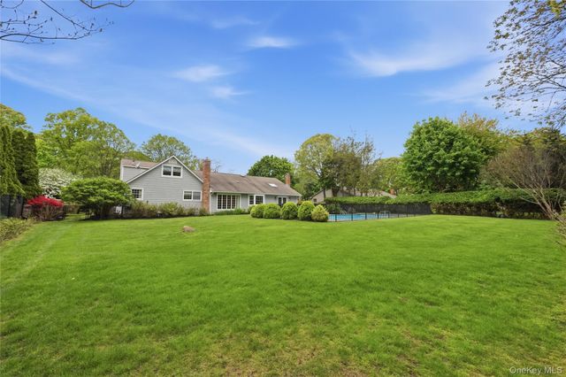 8 Brandywine Drive, Setauket, NY 11733