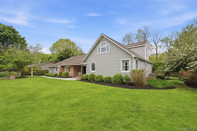 8 Brandywine Drive, Setauket, NY 11733