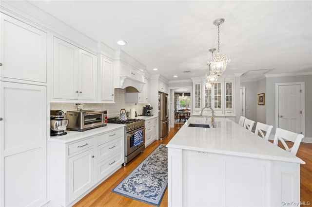8 Brandywine Drive, Setauket, NY 11733