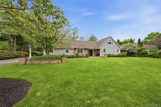 8 Brandywine Drive, Setauket, NY 11733