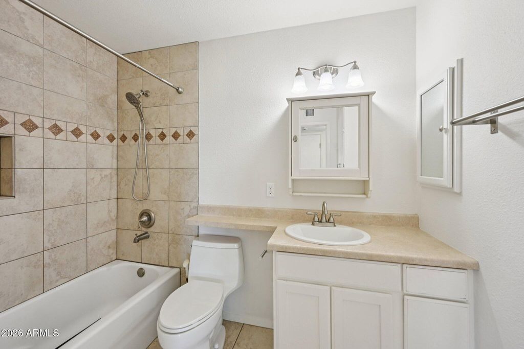 Image 12 of property listing at 8401 E WILSHIRE Drive, Scottsdale, AZ 85257