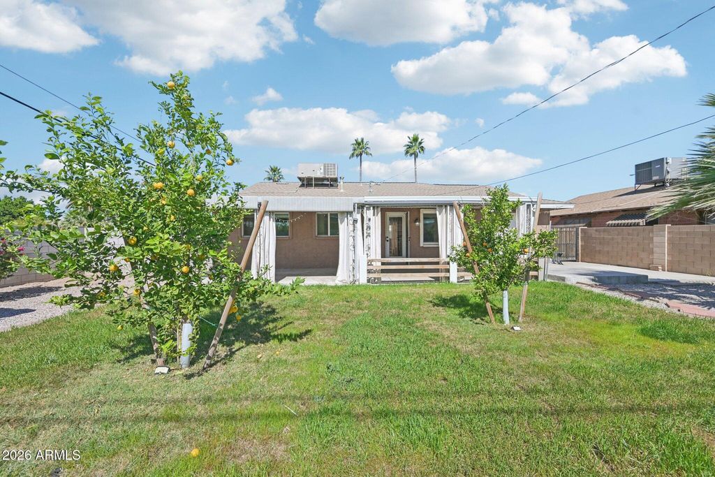 Image 19 of property listing at 8401 E WILSHIRE Drive, Scottsdale, AZ 85257