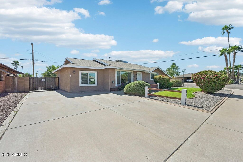 Image 2 of property listing at 8401 E WILSHIRE Drive, Scottsdale, AZ 85257