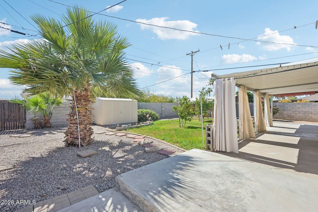 Image 20 of property listing at 8401 E WILSHIRE Drive, Scottsdale, AZ 85257