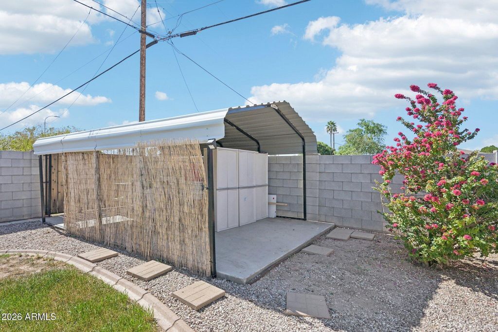 Image 21 of property listing at 8401 E WILSHIRE Drive, Scottsdale, AZ 85257