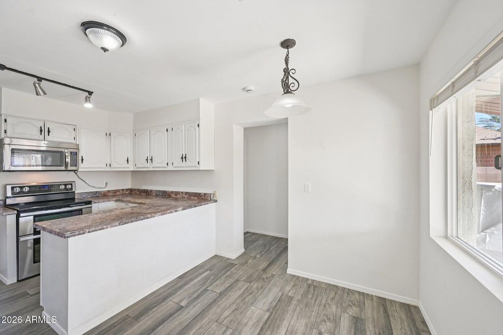 Image 8 of property listing at 8401 E WILSHIRE Drive, Scottsdale, AZ 85257