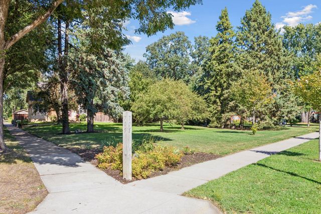 705 Wheelock Parkway W, Saint Paul, MN 55117