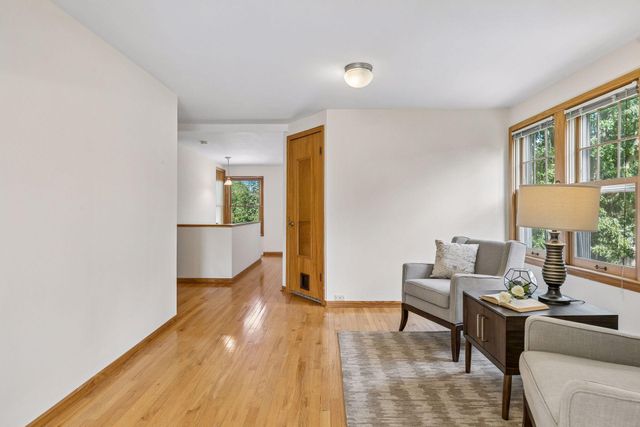 705 Wheelock Parkway W, Saint Paul, MN 55117