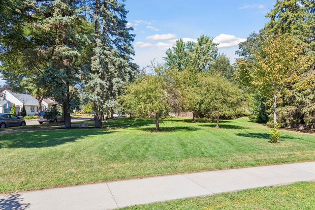 705 Wheelock Parkway W, Saint Paul, MN 55117