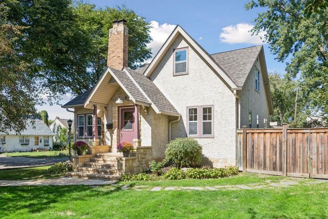 705 Wheelock Parkway W, Saint Paul, MN 55117