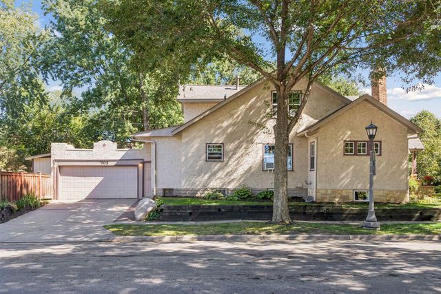 705 Wheelock Parkway W, Saint Paul, MN 55117