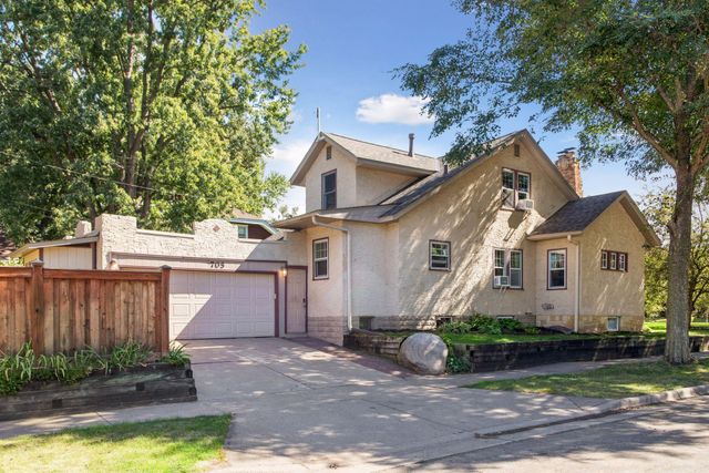 705 Wheelock Parkway W, Saint Paul, MN 55117