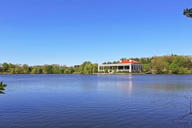 705 Wheelock Parkway W, Saint Paul, MN 55117