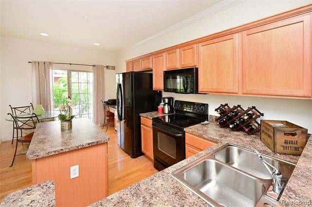 3263 Camden Drive, Troy, MI 48084