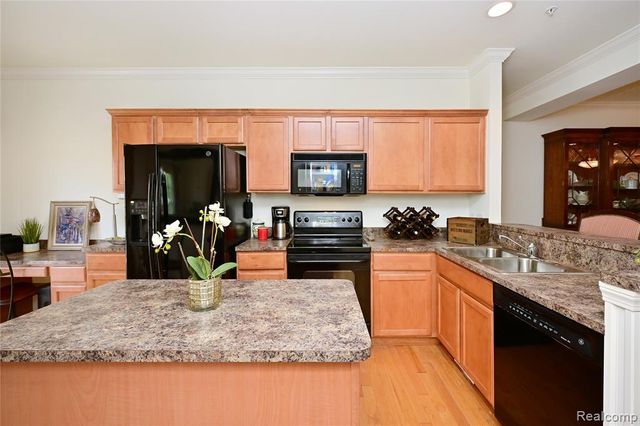 3263 Camden Drive, Troy, MI 48084
