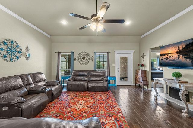 305 Poppy Street, Lake Jackson, TX 77566
