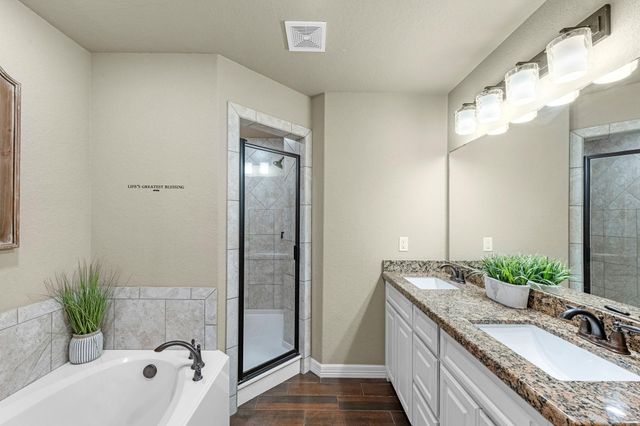 305 Poppy Street, Lake Jackson, TX 77566