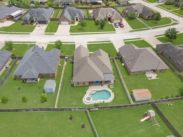 305 Poppy Street, Lake Jackson, TX 77566