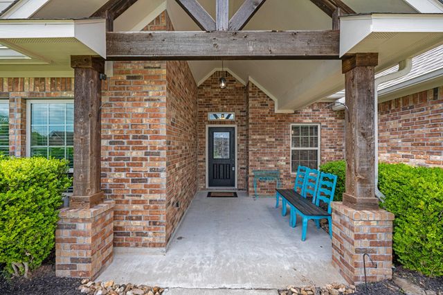 305 Poppy Street, Lake Jackson, TX 77566