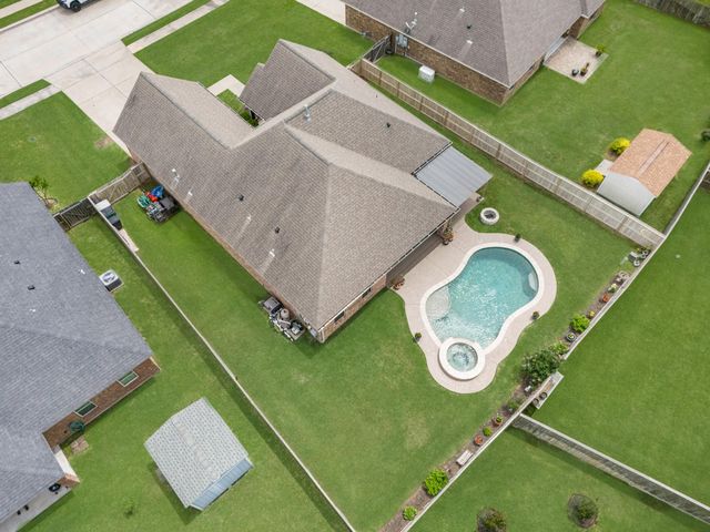 305 Poppy Street, Lake Jackson, TX 77566