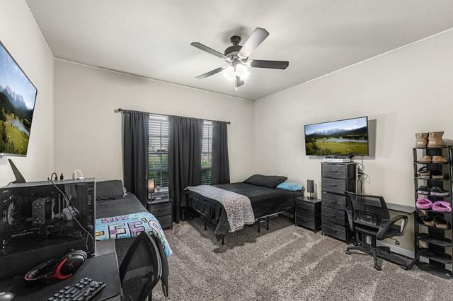 305 Poppy Street, Lake Jackson, TX 77566