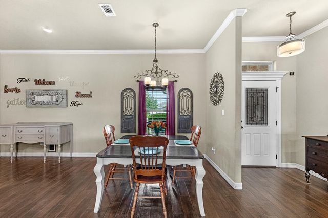 305 Poppy Street, Lake Jackson, TX 77566