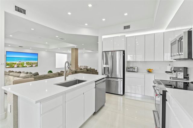 3188 NE 211th Ter, Aventura, FL 33180